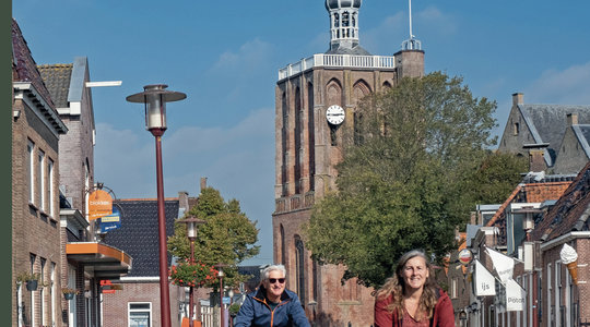 Op zoek naar de mooiste fietsroute langs de elf steden van Friesland. 